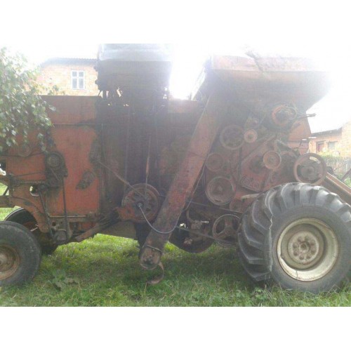 Комбайн Нива