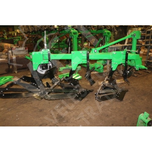 Плуг трехкорпусный навесной PNVB 3‒40 с предплужником