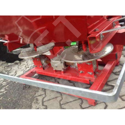 Разбрасыватель удобрений Jar Met 1000л